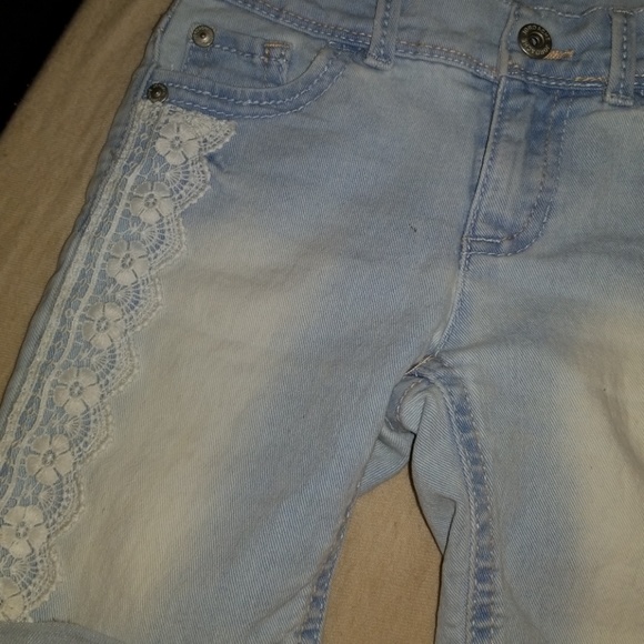 GIRLS CAPRIS WITH LACE SIZE 6 - Picture 2 of 4